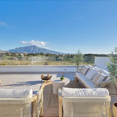 Sale of penthouse in Estepona