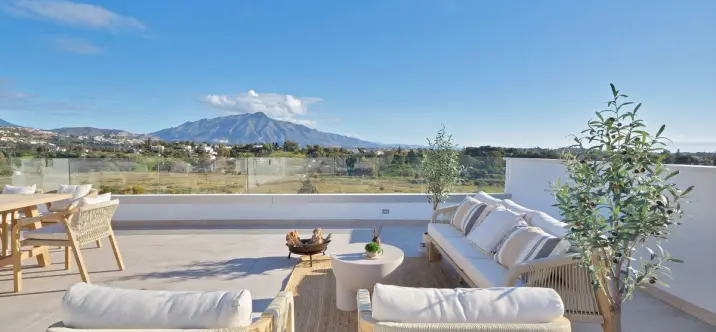 Sale of penthouse in Estepona 3