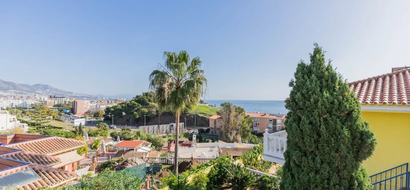 Sale of detached villa in Fuengirola 0