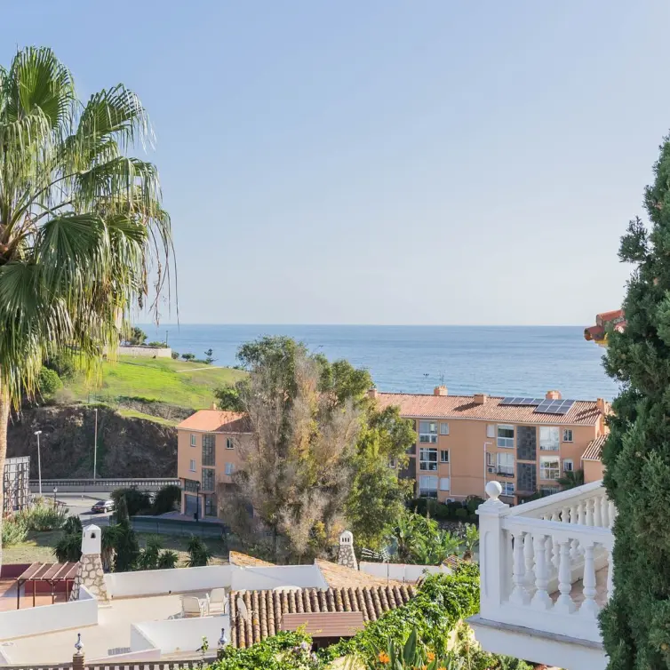 Sale of detached villa in Fuengirola