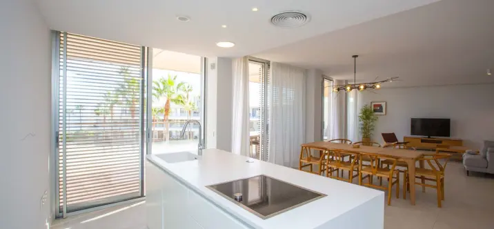 Venta de apartamento en planta media en Estepona 3