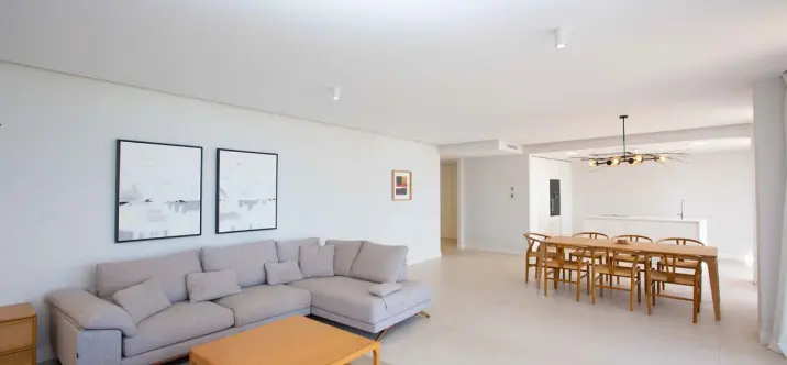 Venta de apartamento en planta media en Estepona 4