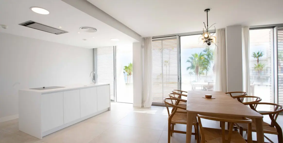 Venta de apartamento en planta media en Estepona 7