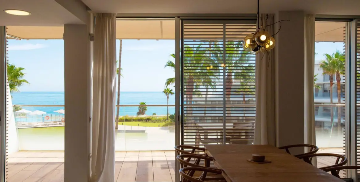 Venta de apartamento en planta media en Estepona 10