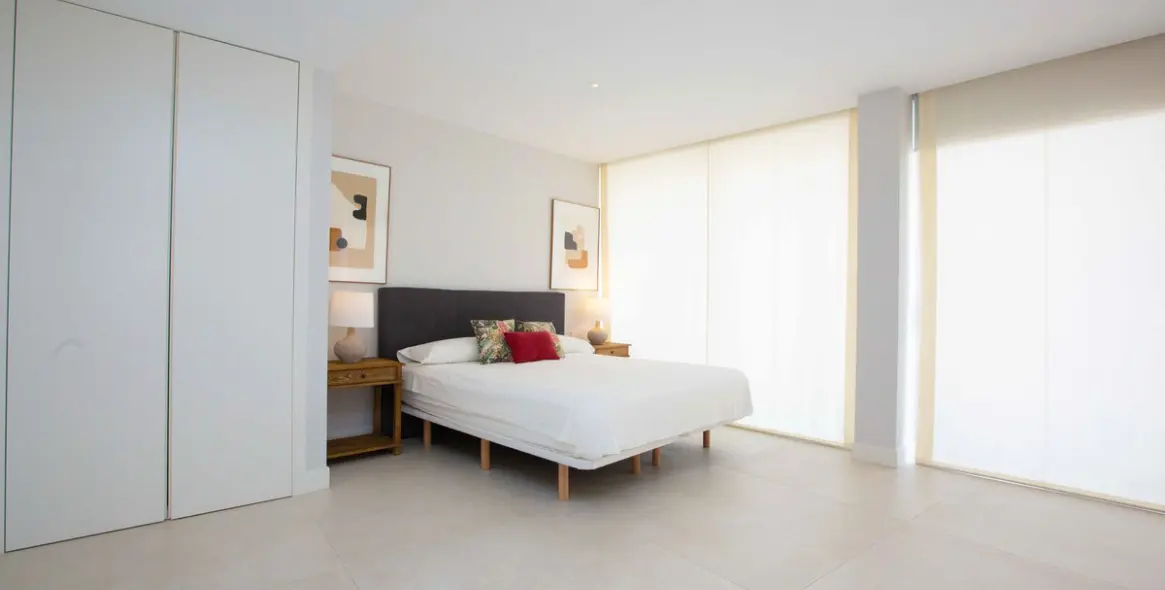 Venta de apartamento en planta media en Estepona 12
