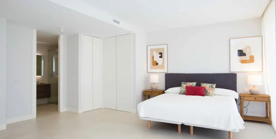 Venta de apartamento en planta media en Estepona 13