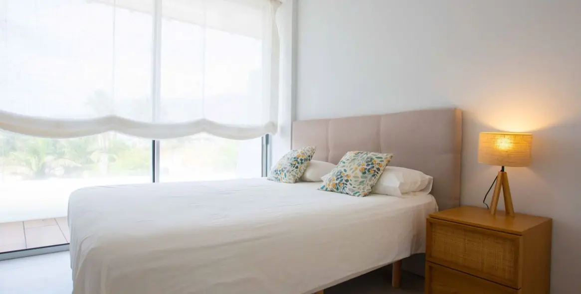 Venta de apartamento en planta media en Estepona 15