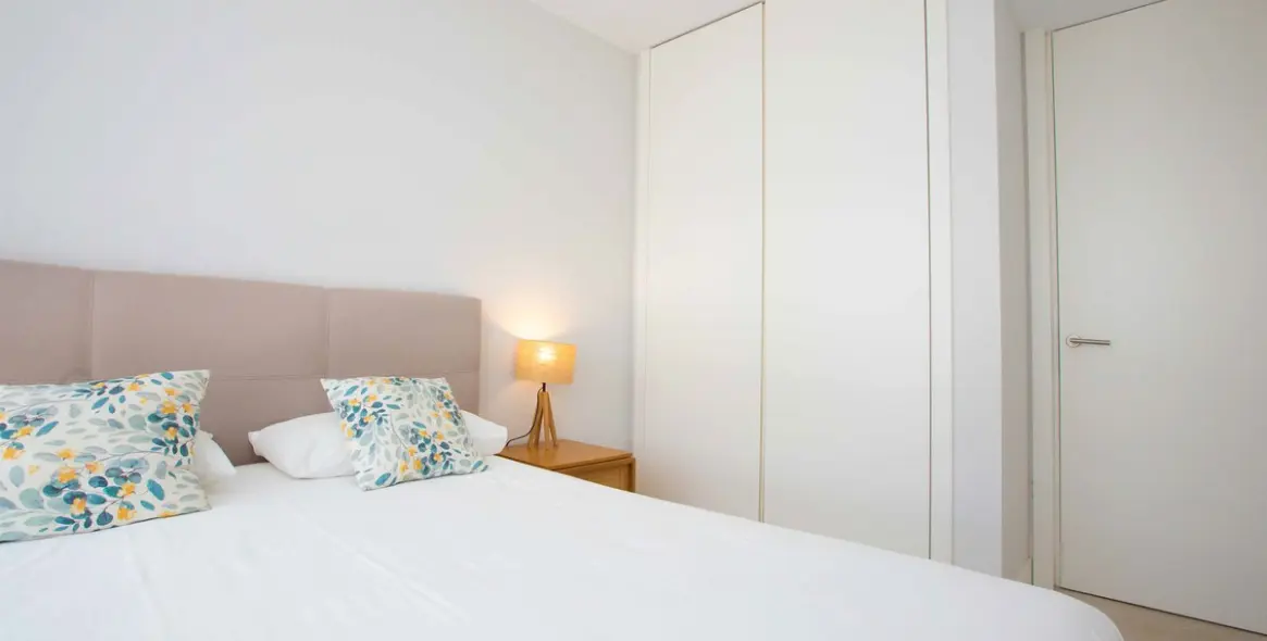 Venta de apartamento en planta media en Estepona 16