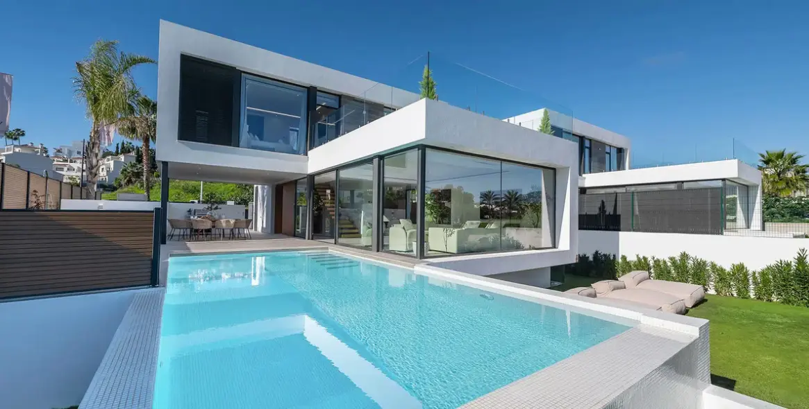 Продажа  отдельно стоящей виллы в El Paraiso 24