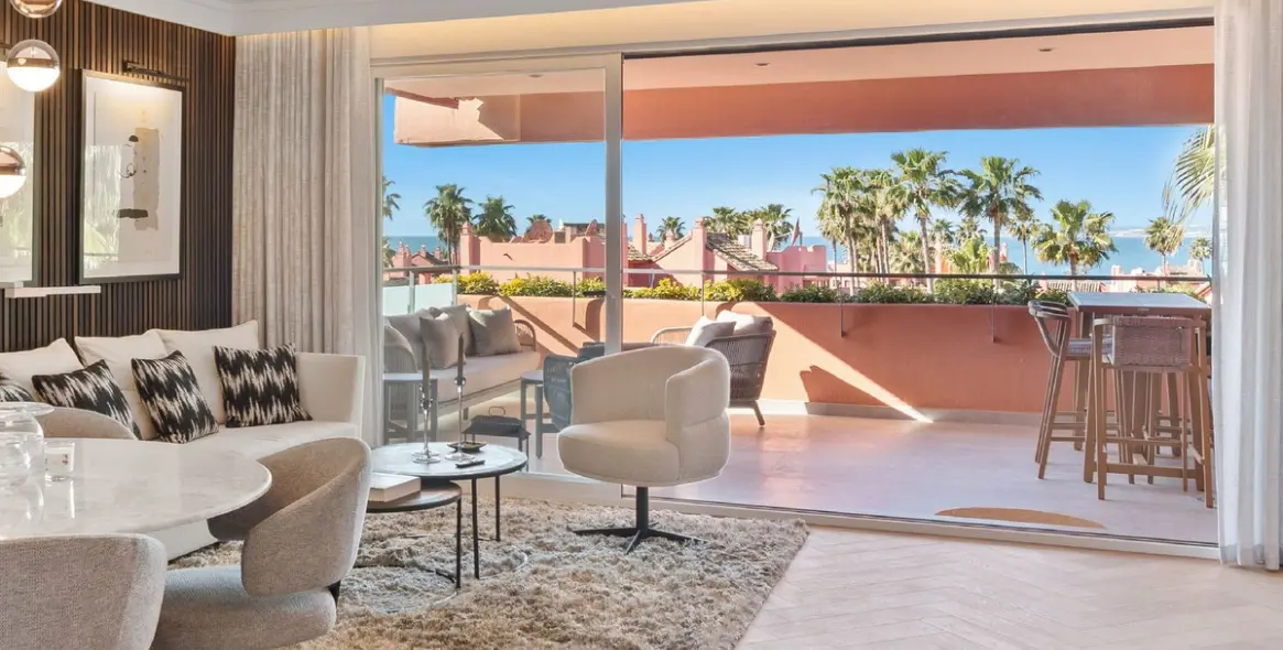 Venta de ático dúplex en Estepona 1