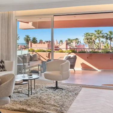 Venta de ático dúplex en Estepona