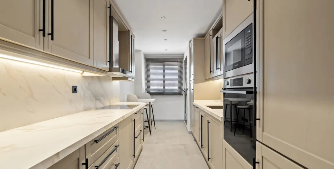 Venta de ático dúplex en Estepona 10