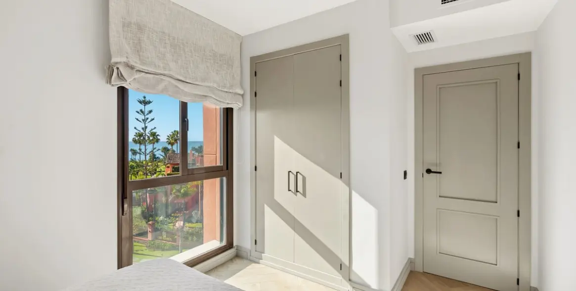 Venta de ático dúplex en Estepona 12