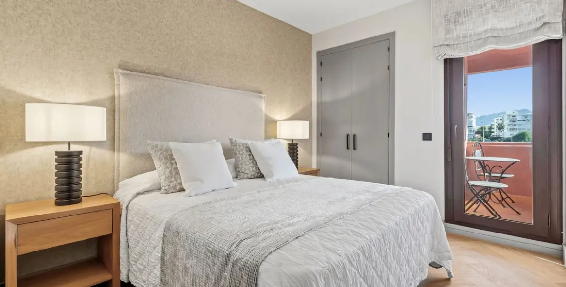 Venta de ático dúplex en Estepona 14