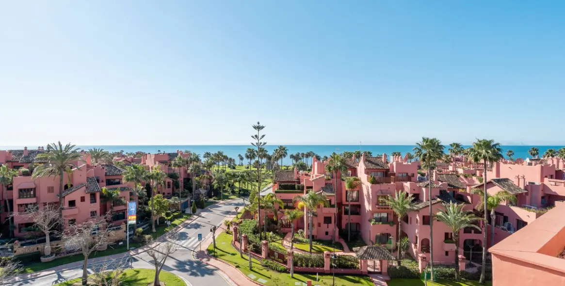 Venta de ático dúplex en Estepona 17