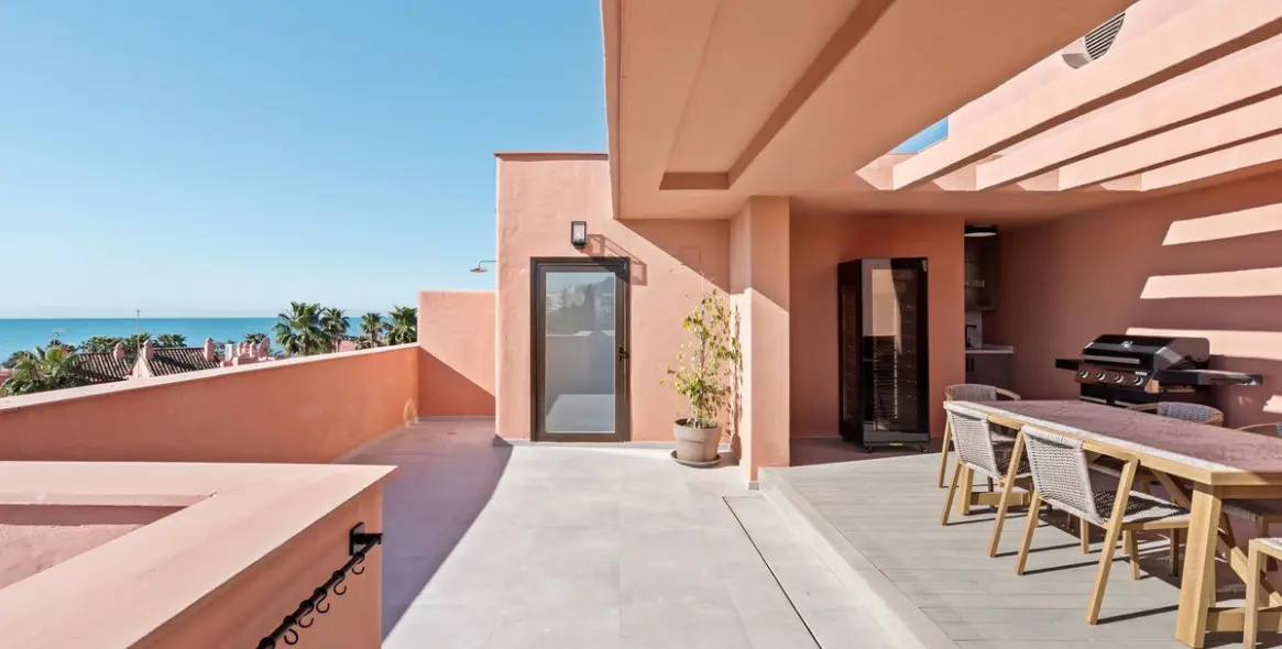 Venta de ático dúplex en Estepona 18