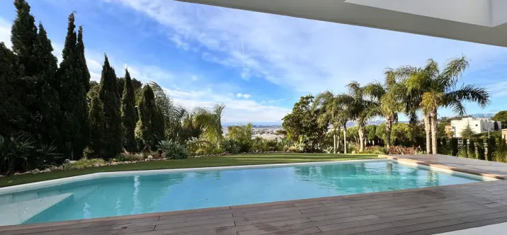 Venta de villa independiente en Higueron 1