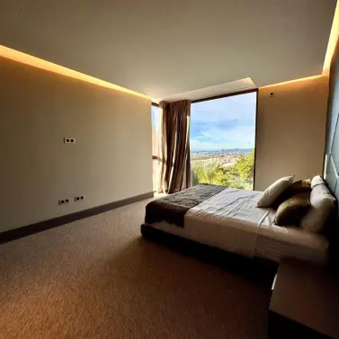 Venta de villa independiente en Higueron