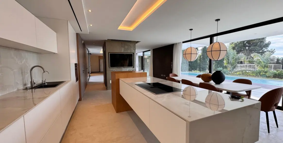 Venta de villa independiente en Higueron 11