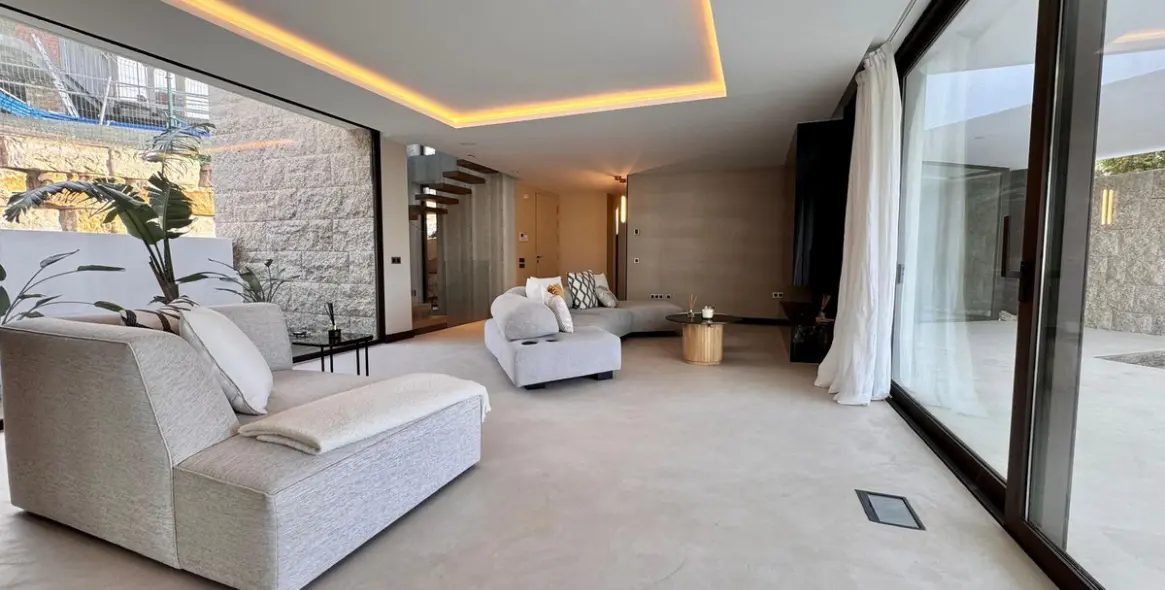 Venta de villa independiente en Higueron 16