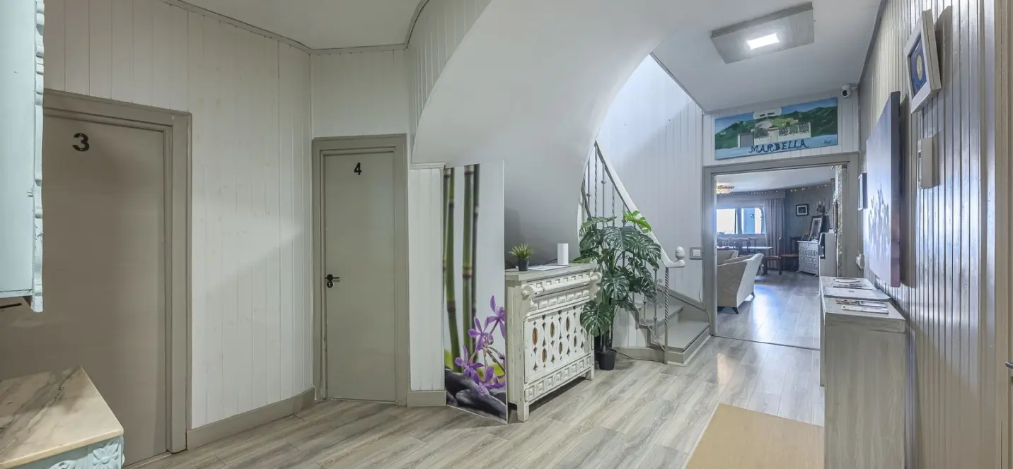Sale of detached villa in Marbella 2