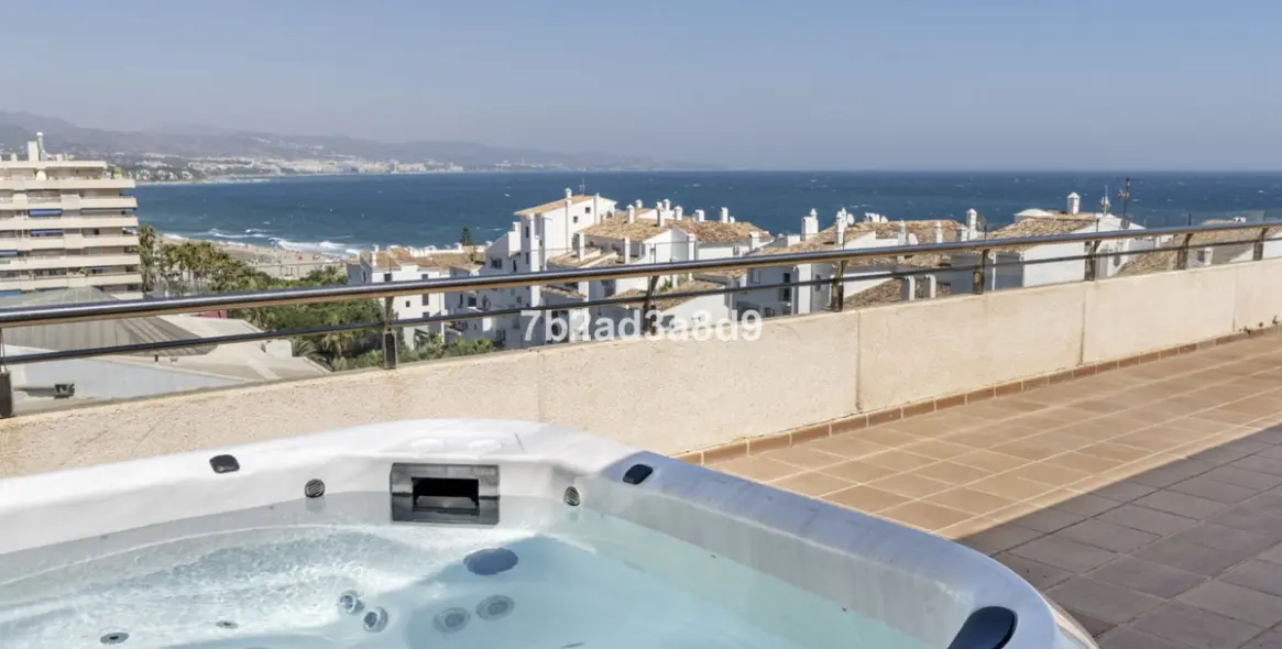 Venta de ático en Puerto Banús 1