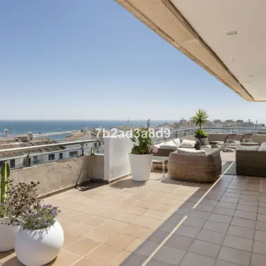 Venta de ático en Puerto Banús