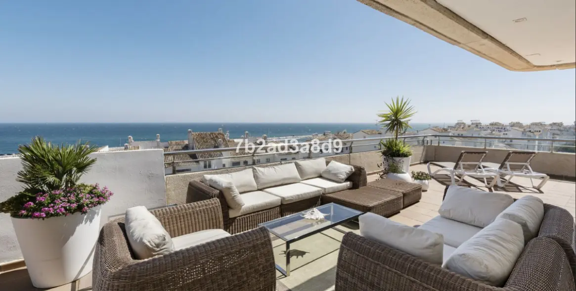 Venta de ático en Puerto Banús 4