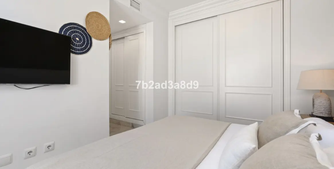 Venta de ático en Puerto Banús 13