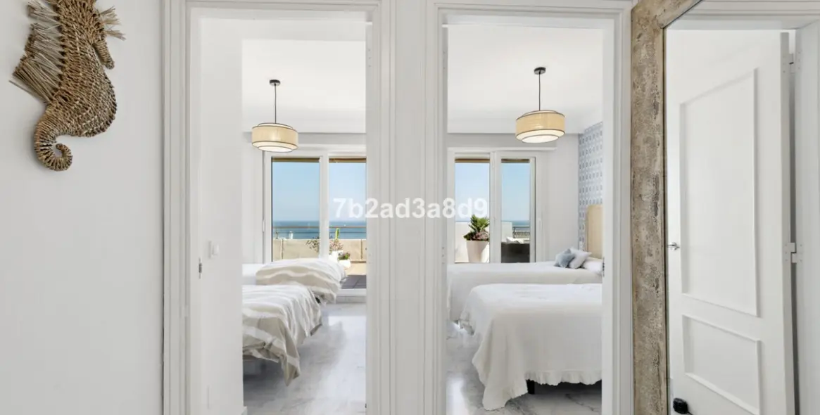 Venta de ático en Puerto Banús 18