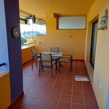 Alquiler a largo plazo de apartamento en planta media en San Pedro de Alcántara