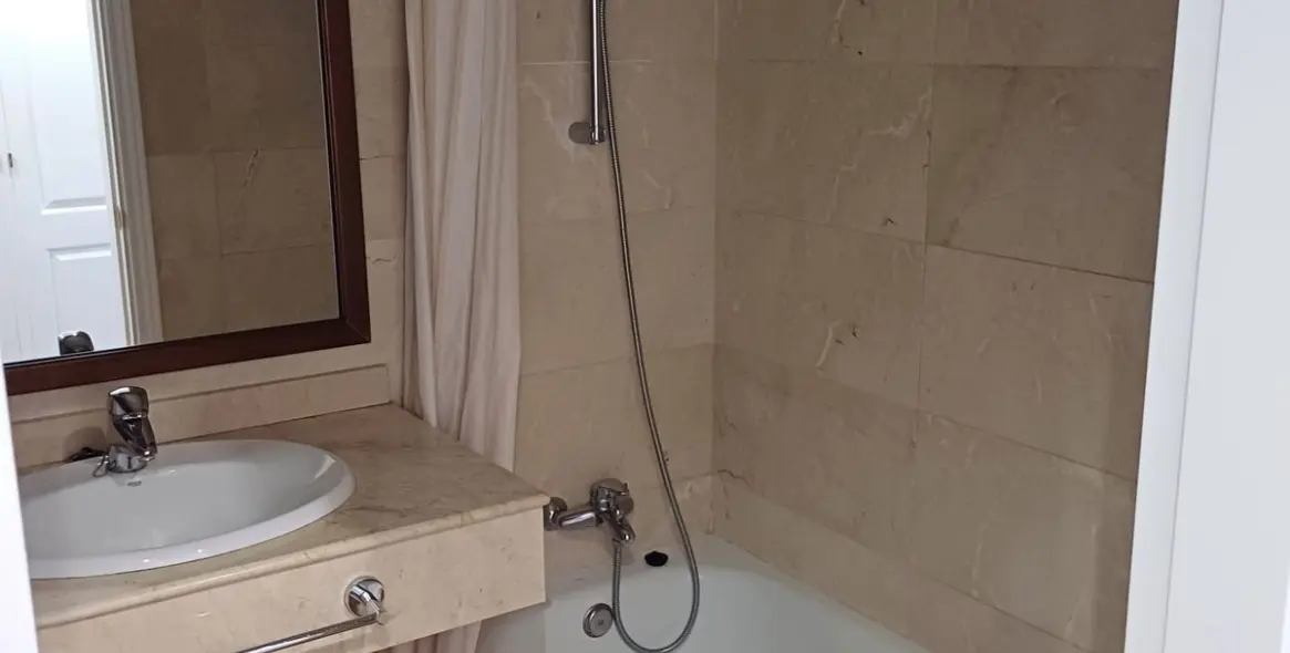 Долгосрочная аренда апартаментов на среднем этаже в San Pedro de Alcántara 9