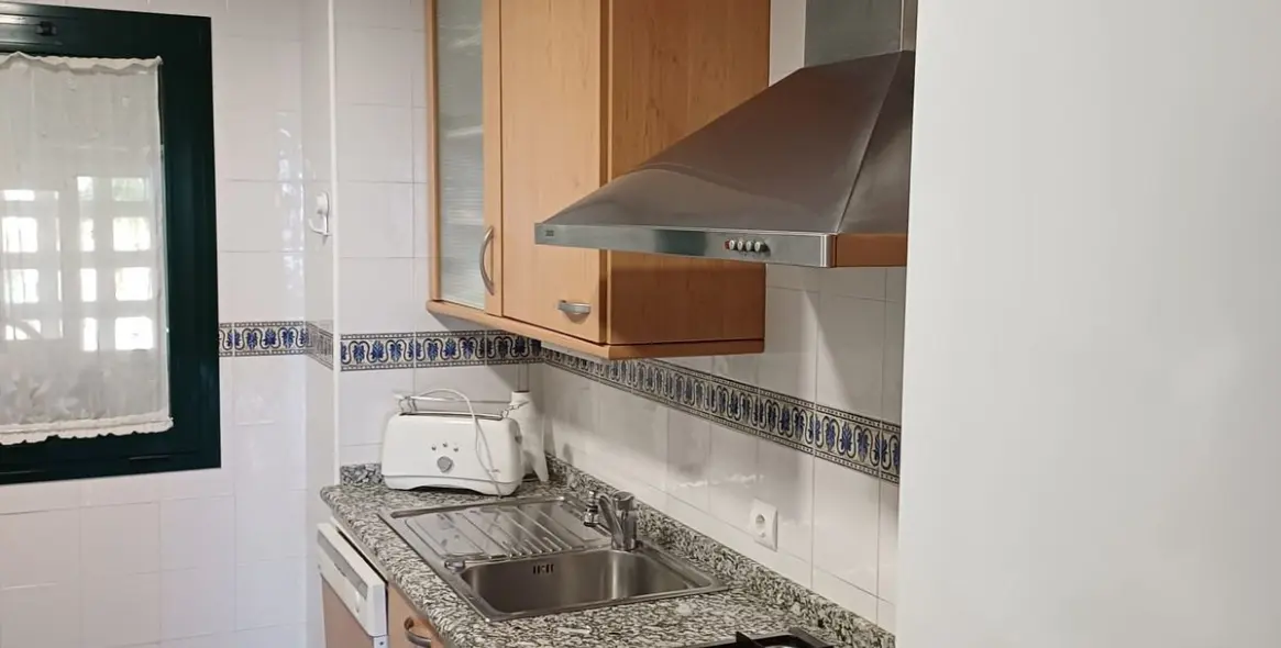 Долгосрочная аренда апартаментов на среднем этаже в San Pedro de Alcántara 10