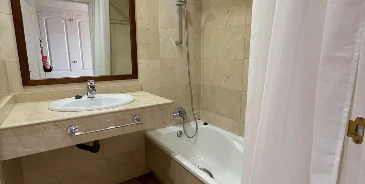 Долгосрочная аренда апартаментов на среднем этаже в San Pedro de Alcántara 12