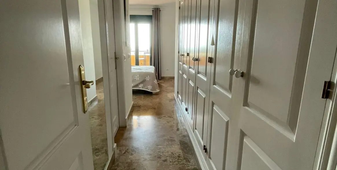 Долгосрочная аренда апартаментов на среднем этаже в San Pedro de Alcántara 13