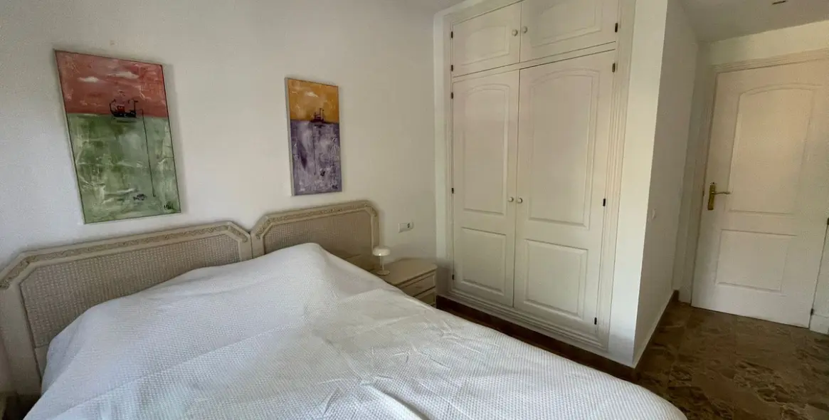 Долгосрочная аренда апартаментов на среднем этаже в San Pedro de Alcántara 15