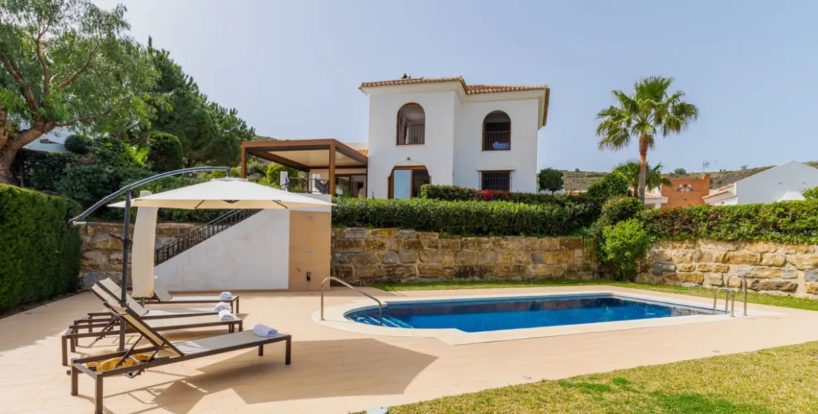 Alquiler a largo plazo de villa independiente en Mijas Costa 1