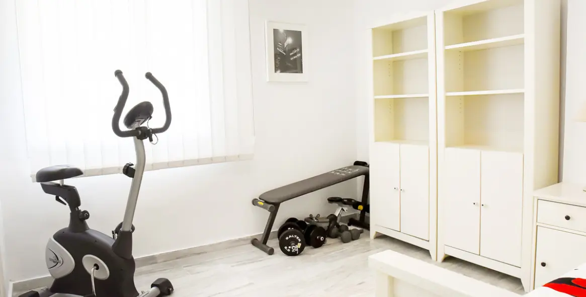 Alquiler a largo plazo de ático en Guadalmina Baja 25