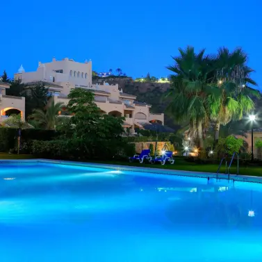 Venta de apartamento en planta media en Elviria