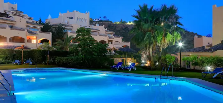 Venta de apartamento en planta media en Elviria 0