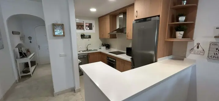 Venta de apartamento en planta media en Elviria 3