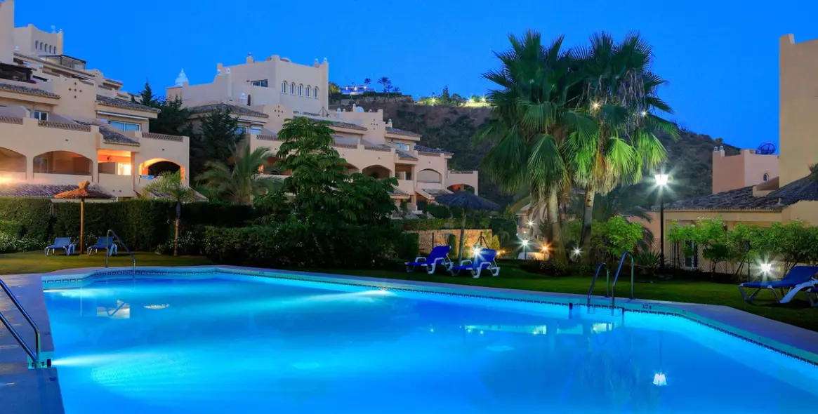 Venta de apartamento en planta media en Elviria 1