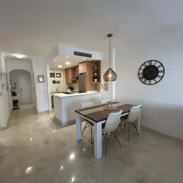 Sale of middle floor apartment in Elviria