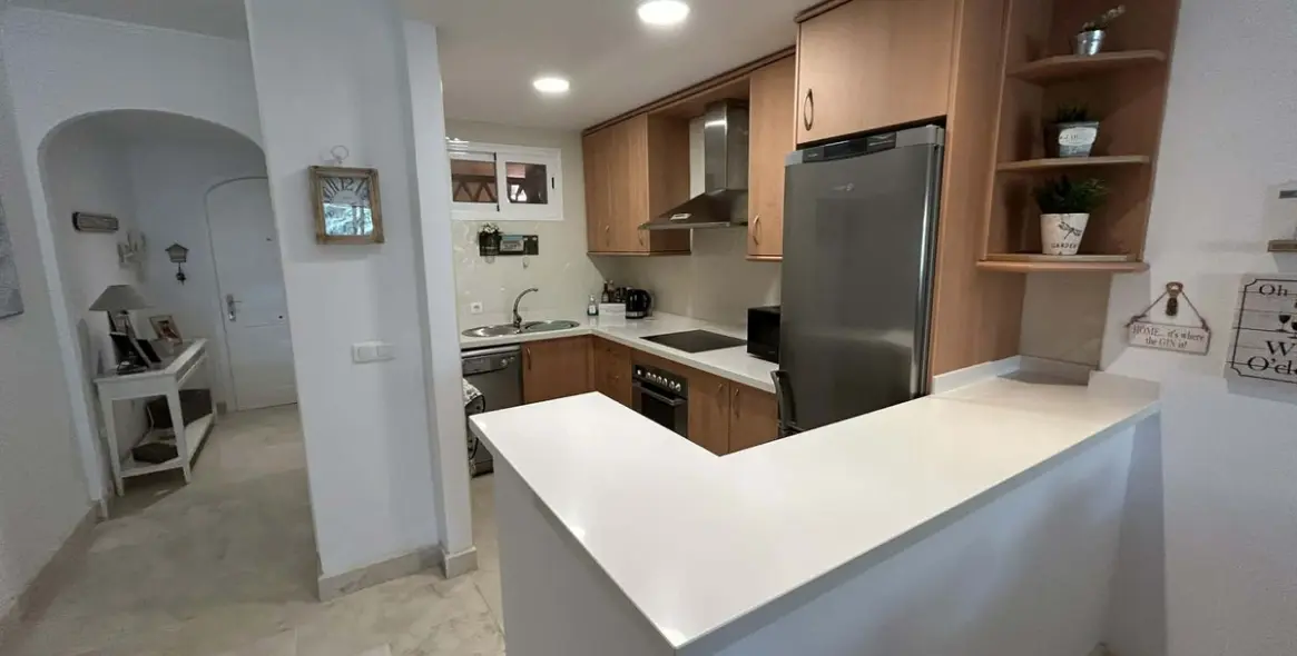 Venta de apartamento en planta media en Elviria 4
