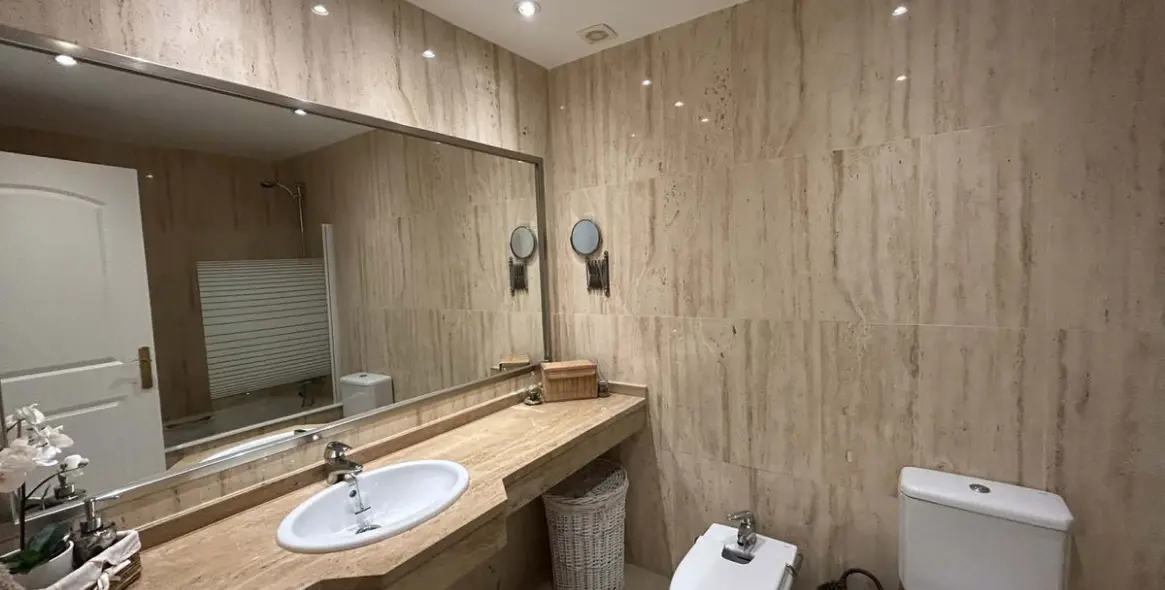 Venta de apartamento en planta media en Elviria 11