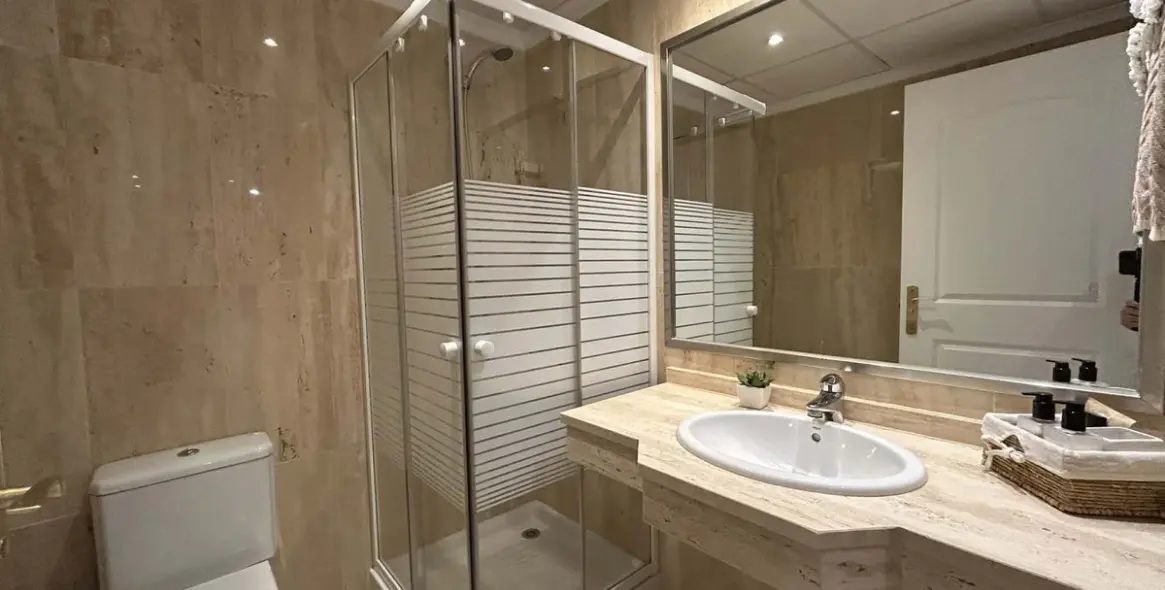 Venta de apartamento en planta media en Elviria 13