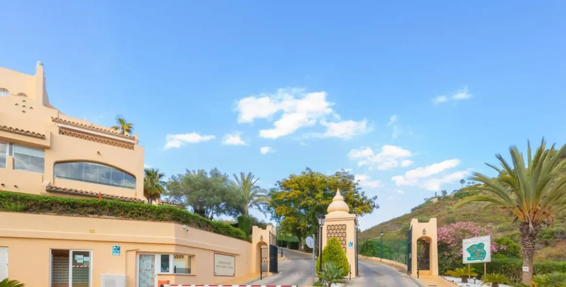 Venta de apartamento en planta media en Elviria 16