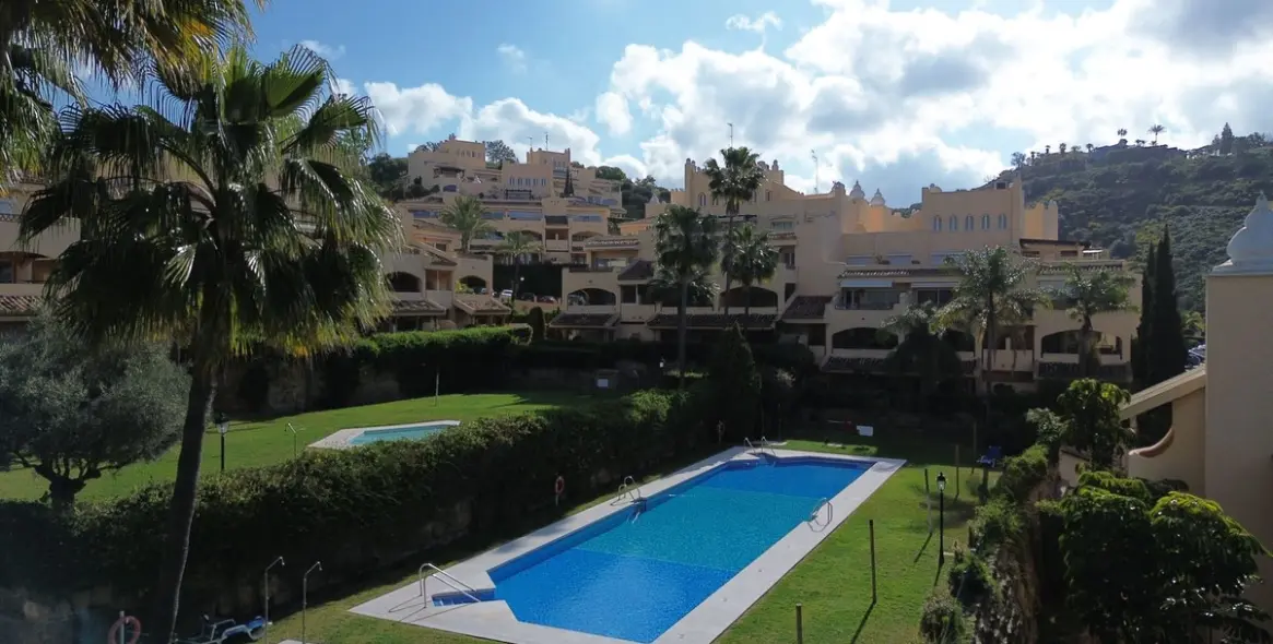 Venta de apartamento en planta media en Elviria 19