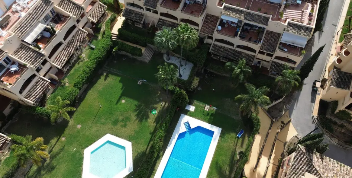 Venta de apartamento en planta media en Elviria 20