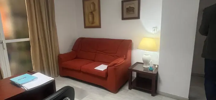 Venta de apartamento en planta media en Estepona 3